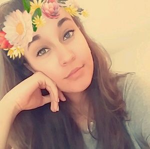 Meet your Posher, Claire